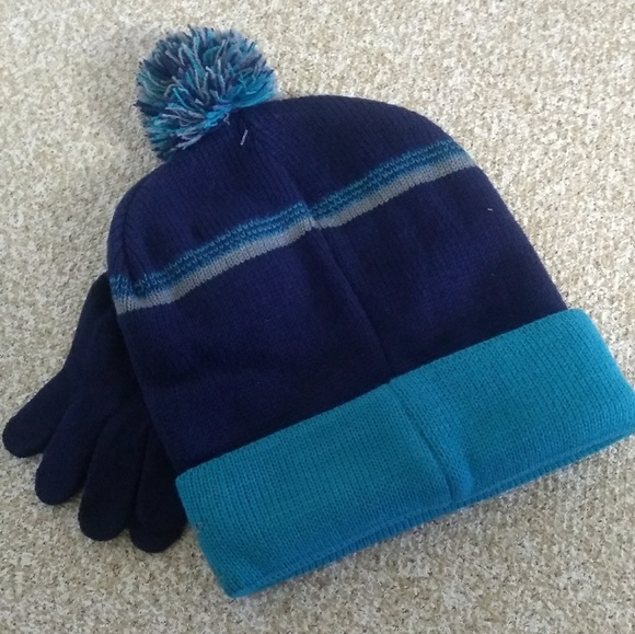 Boys Pom Pom Beanie & Gloves. - Picture 2 of 3